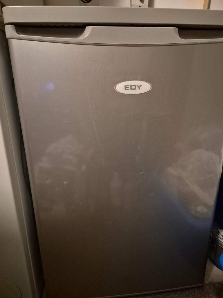 Metallic grijze Edy tafelmodel koelkast met vriesvak, Minder dan 85 cm, 100 tot 150 liter, Ophalen of Verzenden, Zo goed als nieuw