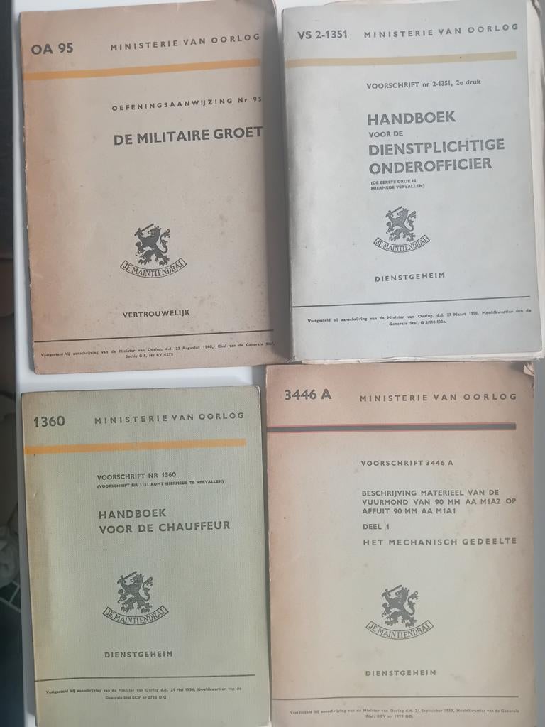 Militaire dienst instructieboekjes, Verzamelen, Militaria | Algemeen, Ophalen of Verzenden, Landmacht, Nederland, Embleem of Badge