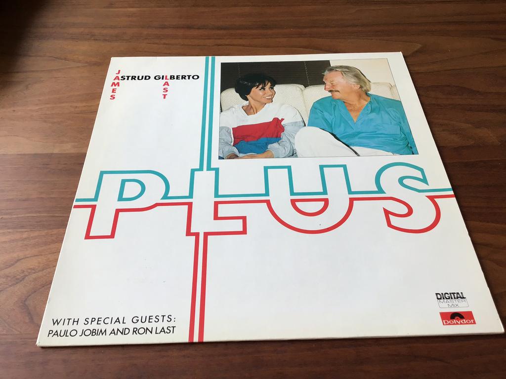 LP 1986, JAMES LAST, ASTRUD GILBERTO, PLUS, POLYDOR 831123-1, 1980 tot heden, Ophalen of Verzenden, Zo goed als nieuw, 12 inch