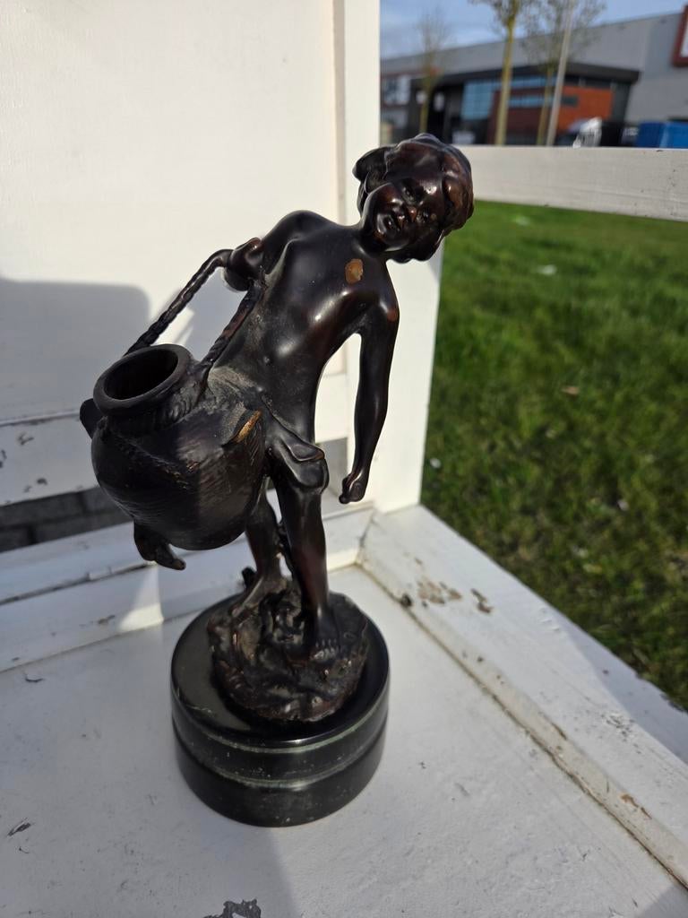 antiek bronzen beeldje van een waterdrager Auguste Moreau, Ophalen