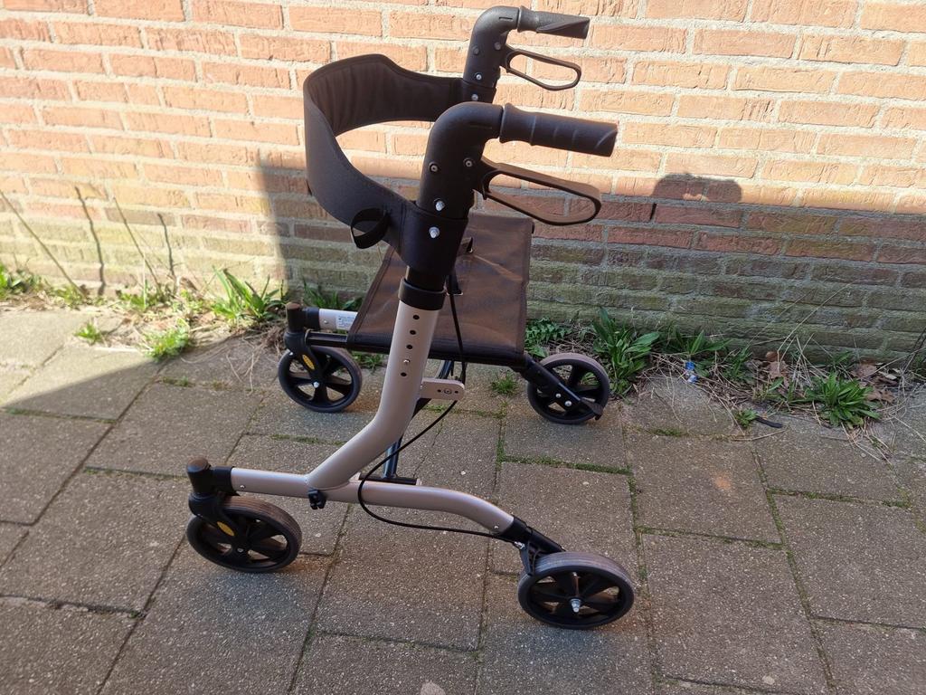 Rollator in goede staat, Ophalen, Opvouwbaar, Zo goed als nieuw