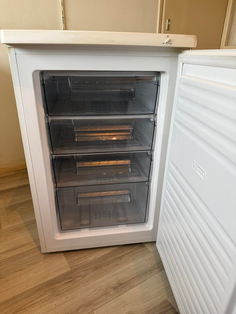 Etna vriezer, 75 tot 100 liter, ., Zo goed als nieuw, Met vriesvak