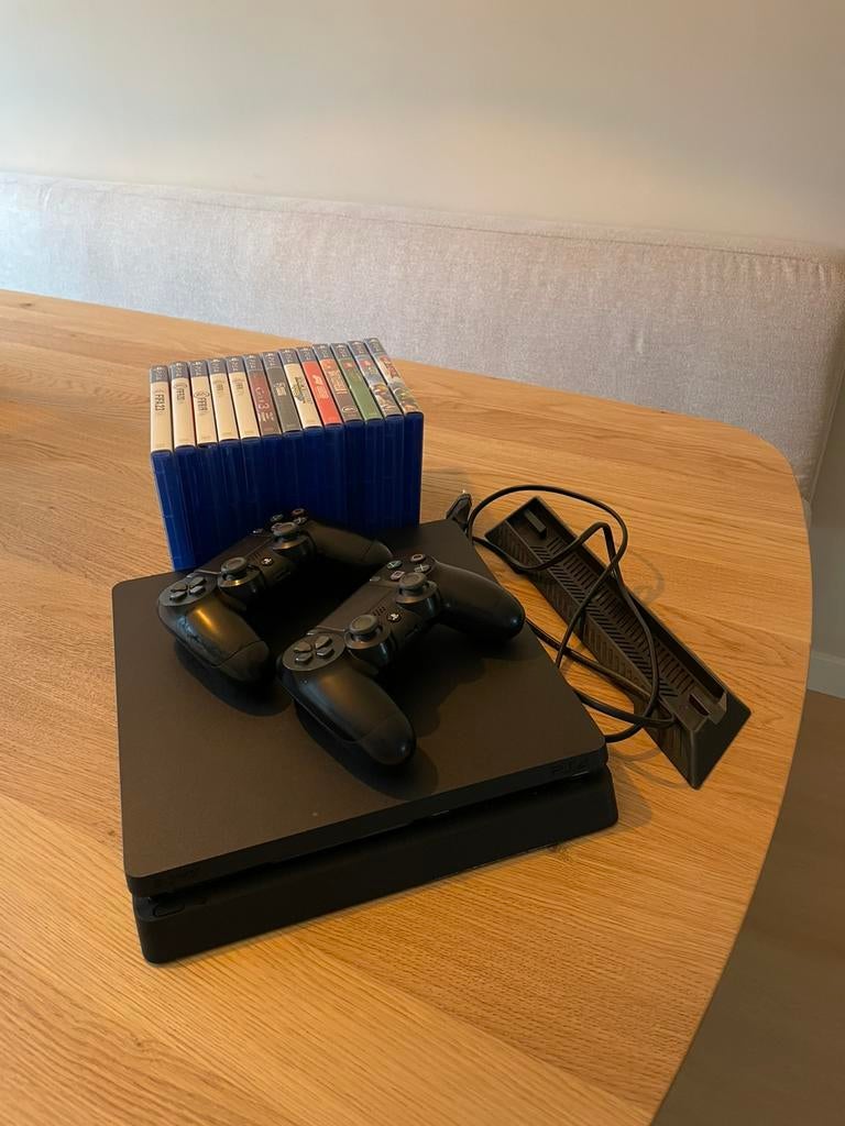 PlayStation 4 Slim 500GB + 2 controllers + 14 games, Met 2 controllers, Ophalen of Verzenden, Zo goed als nieuw, Slim