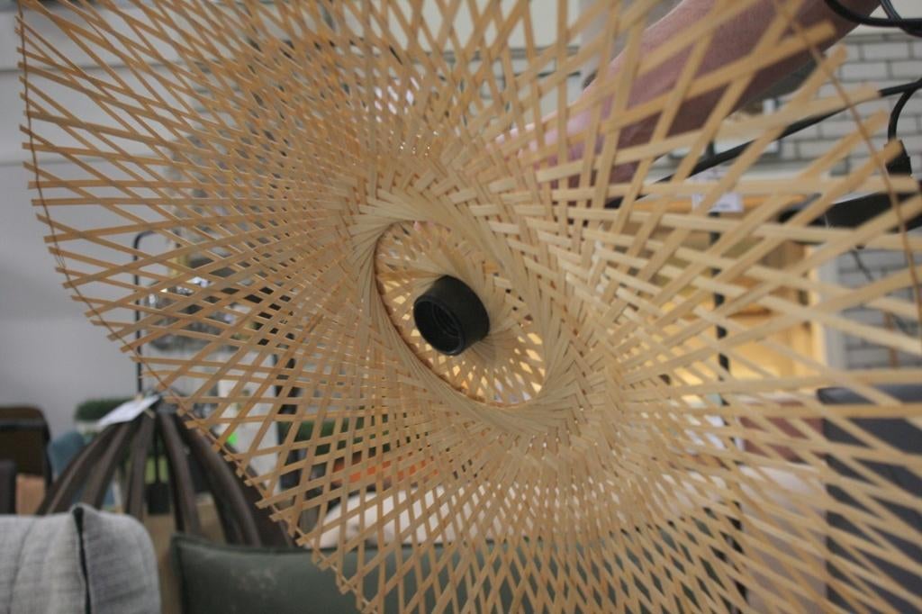 Sfeervolle platte ronde hanglamp rotan Ø70 cm. naturel, Huis en Inrichting, Lampen | Hanglampen, Ophalen of Verzenden, Zo goed als nieuw
