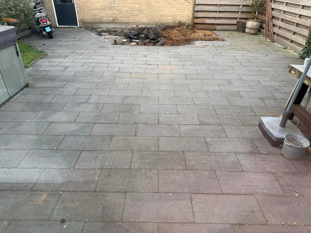 Gratis tuintegels zelf eruit halen., Tuin en Terras, Tegels en Klinkers, Gebruikt, Terrastegels, Beton, 10 m² of meer, Ophalen
