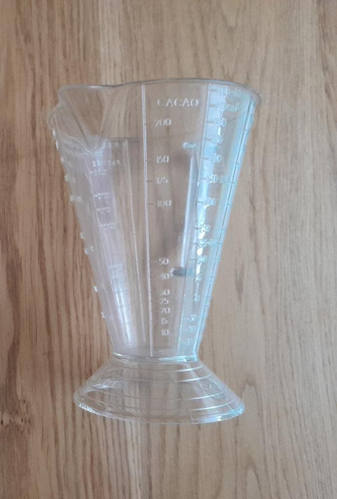 Conische maatbeker 0,5 liter en heeft ingeprinte maatéénhede, Ophalen of Verzenden