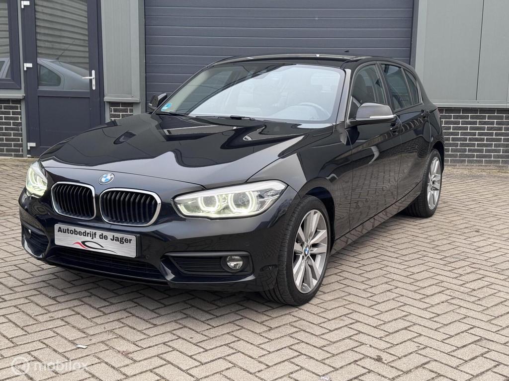 BMW 1-serie 118i Sport Line/ 1e EIG. AFK/ D. ONDERH/ AIRCO, Stoelverwarming, Achterwielaandrijving, Gebruikt, 4 cilinders