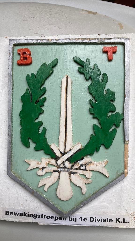 KNIL/KL Bewakingstroepen bij 1e divisie KL, Ophalen of Verzenden, Landmacht, Nederland, Embleem of Badge