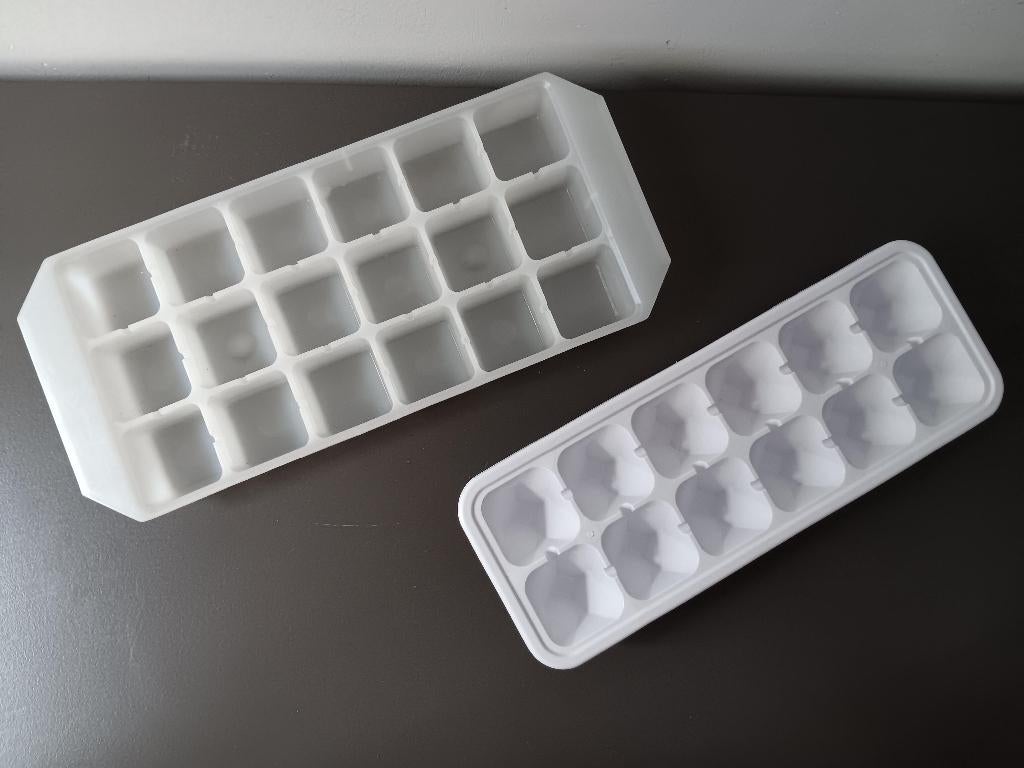 Set van 2 ijsblokjesvormen kunststof, Huis en Inrichting, Keuken | Keukenbenodigdheden, Ophalen of Verzenden, Gebruikt