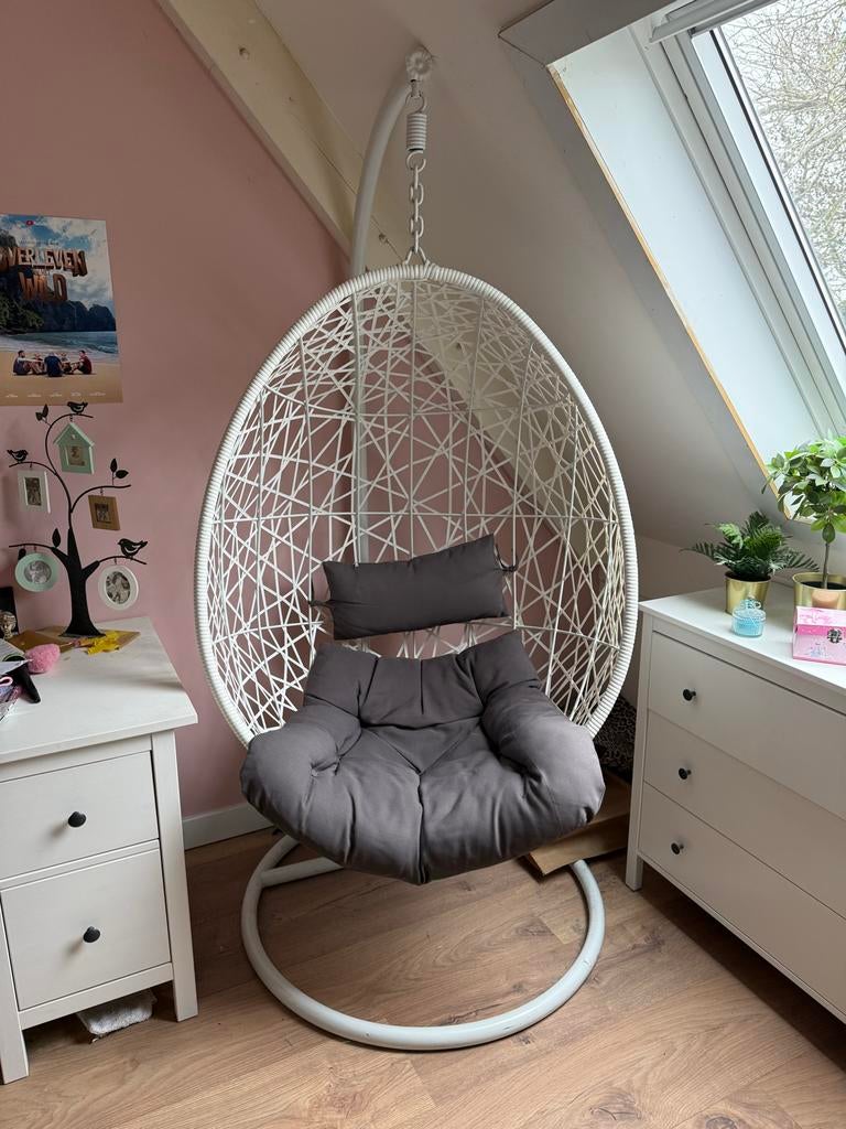 Witte hangstoel ei met grijs kussen, Huis en Inrichting, Stoelen, Ophalen, Gebruikt, Wit, Metaal