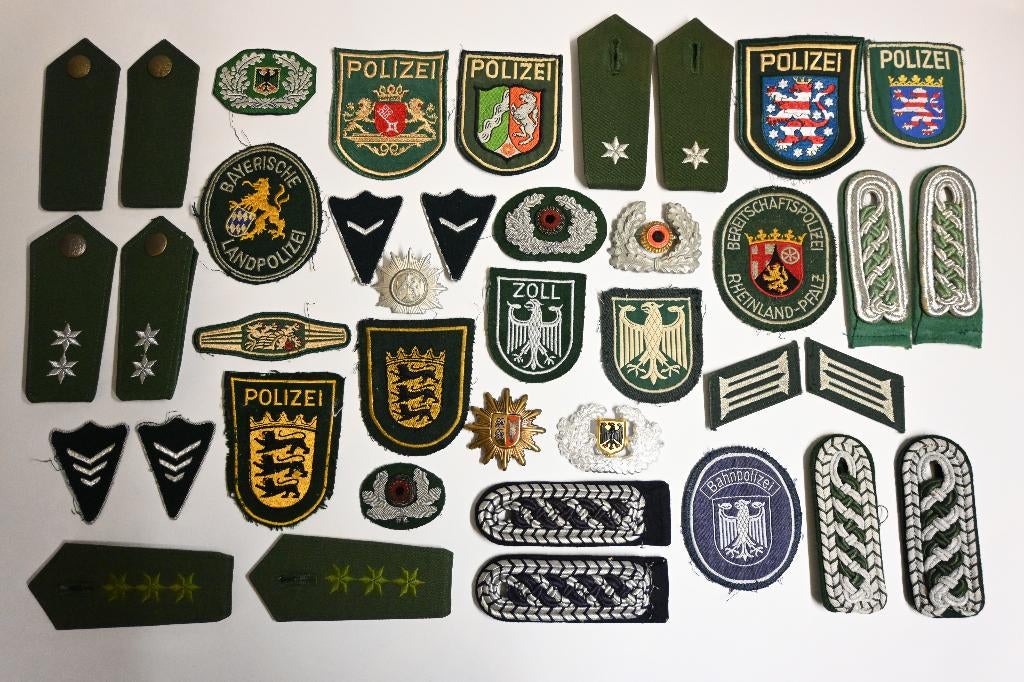 groot lot emblemen polizei zoll BGS bapo duitsland, Verzamelen, Ophalen of Verzenden, Overige soorten, Duitsland, Embleem of Badge