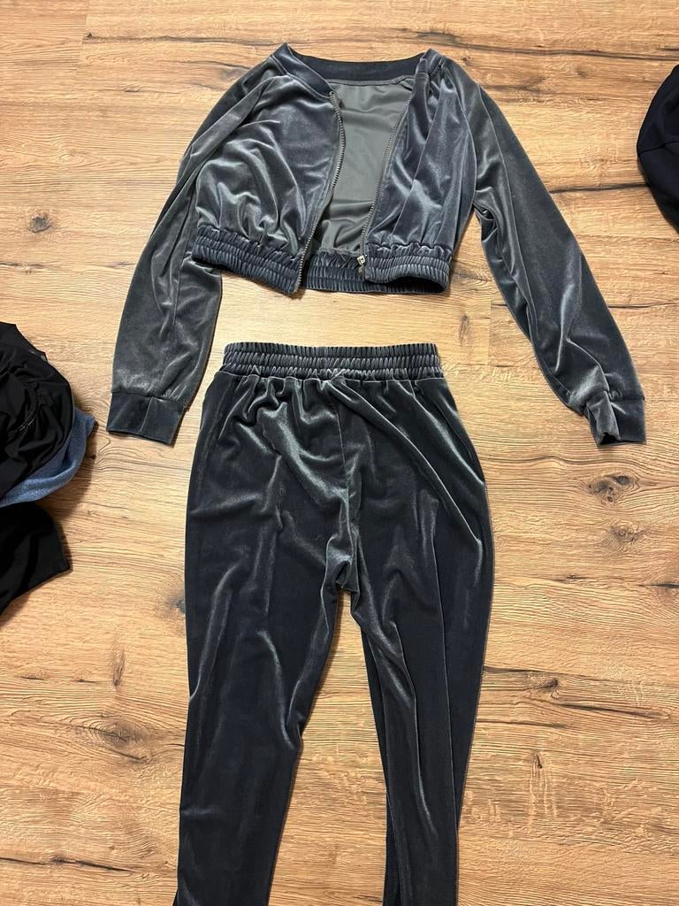 Grijze pak S, Kleding | Dames, Huispakken, Verzenden, Zo goed als nieuw, Grijs