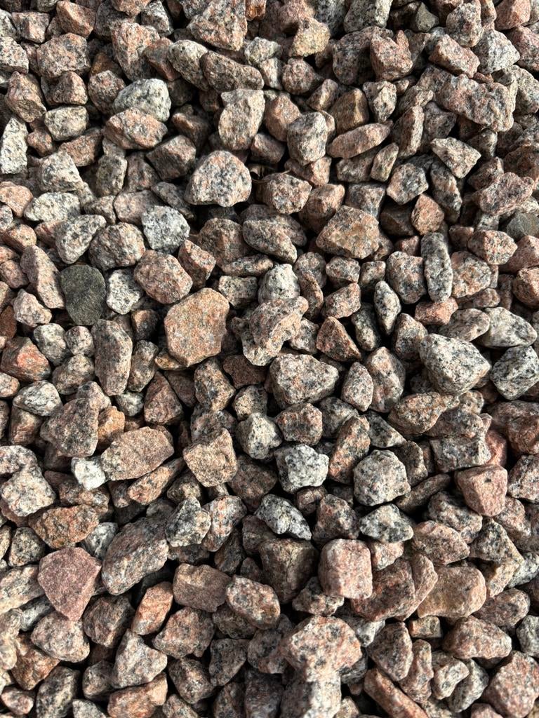 GRATIS: Schots graniet/split/siergrind, roze/grijs -ruim 5m3, Ophalen, Zo goed als nieuw, Roze, Split