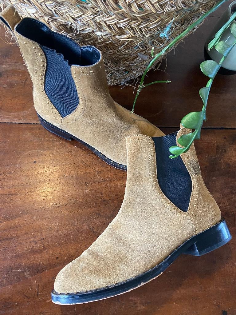 Aparte beige suëde enkel laarsje Rebecca Minkoff mt37,5 igst, Kleding | Dames, Schoenen, Zo goed als nieuw, Lage of Enkellaarzen