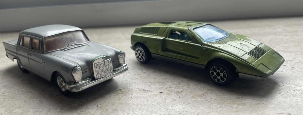 Mercedes Benz 220 S (GAMA) & C111 (POLITOYS), Hobby en Vrije tijd, Modelauto's | 1:43, Ophalen of Verzenden, Gebruikt, Auto, Overige merken