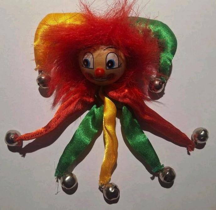 Feestartikel Narren Broche met Belletjes rood geel groen, Antiek en Kunst, Ophalen of Verzenden