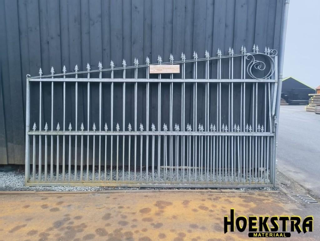 Gegalvaniseerd hekwerk met sierafwerking – Dubbele poort, Ophalen, Met poort, Gebruikt, Spijlenhekwerk