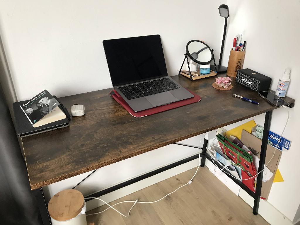 Eenvoudig bureau laptoptafel / Simple desk laptop table, Ophalen, Zo goed als nieuw