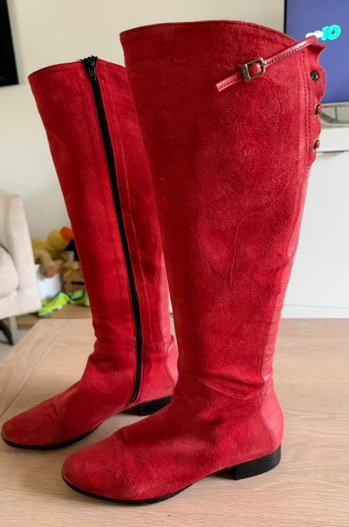 Prachtige rode suéde laarzen m 39 Valmy Moda, Ophalen of Verzenden, Zo goed als nieuw, Rood, Hoge laarzen