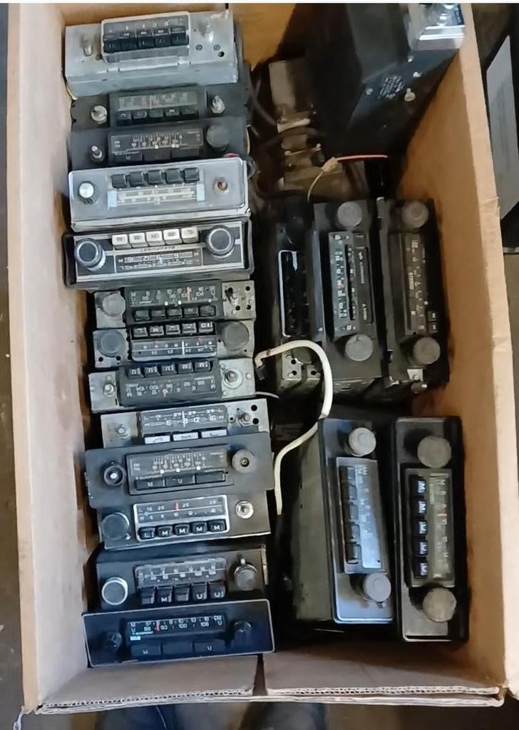 Te koop doos vol Blaupunkt radio's, Ophalen, Gebruikt