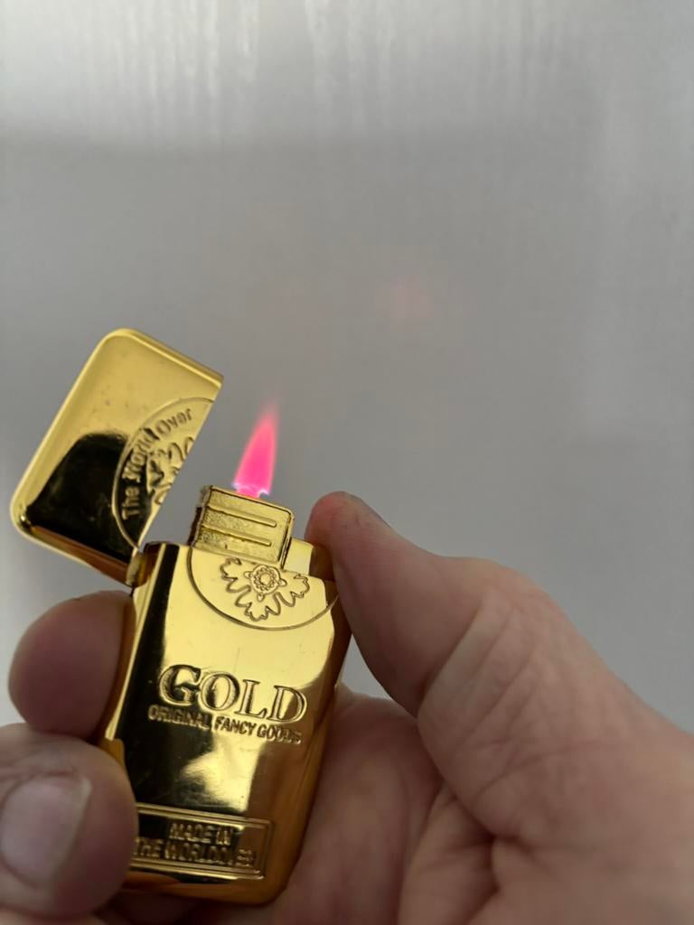 GOLD LEUKE AANSTEKER, Verzamelen, Rookartikelen, Aanstekers en Luciferdoosjes, Zo goed als nieuw, Aansteker, Verzenden
