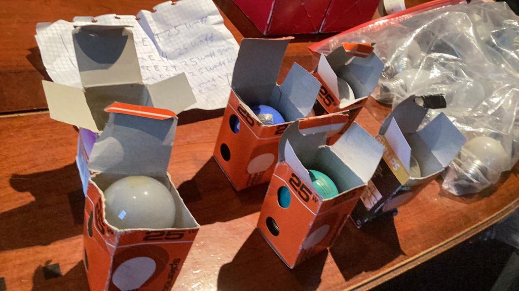 Zes gekleurde lampjes, Huis en Inrichting, Lampen | Losse lampen, Ophalen of Verzenden, Minder dan 30 watt, E27 (groot), Gloeilamp