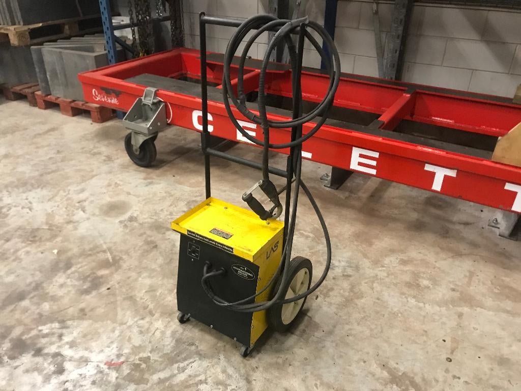 Spotter op een 12v auto accu!, Ophalen, Gebruikt