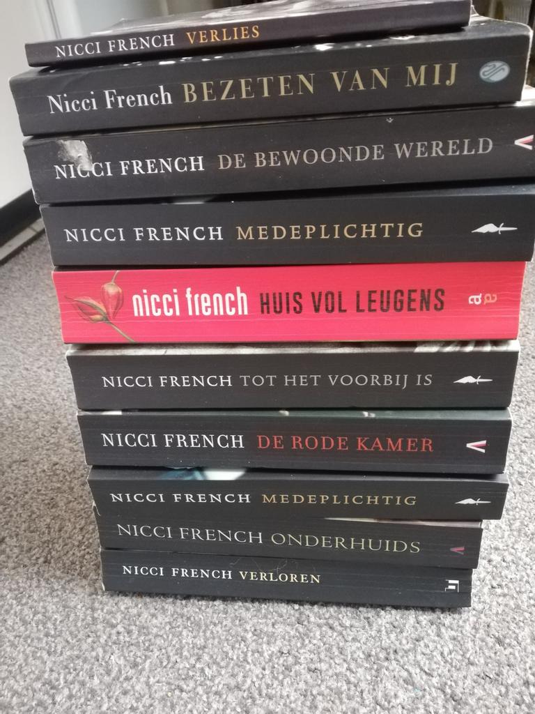 Nicci French, 9 thrillers plus Maand van het spannende boek, Ophalen of Verzenden, Zo goed als nieuw