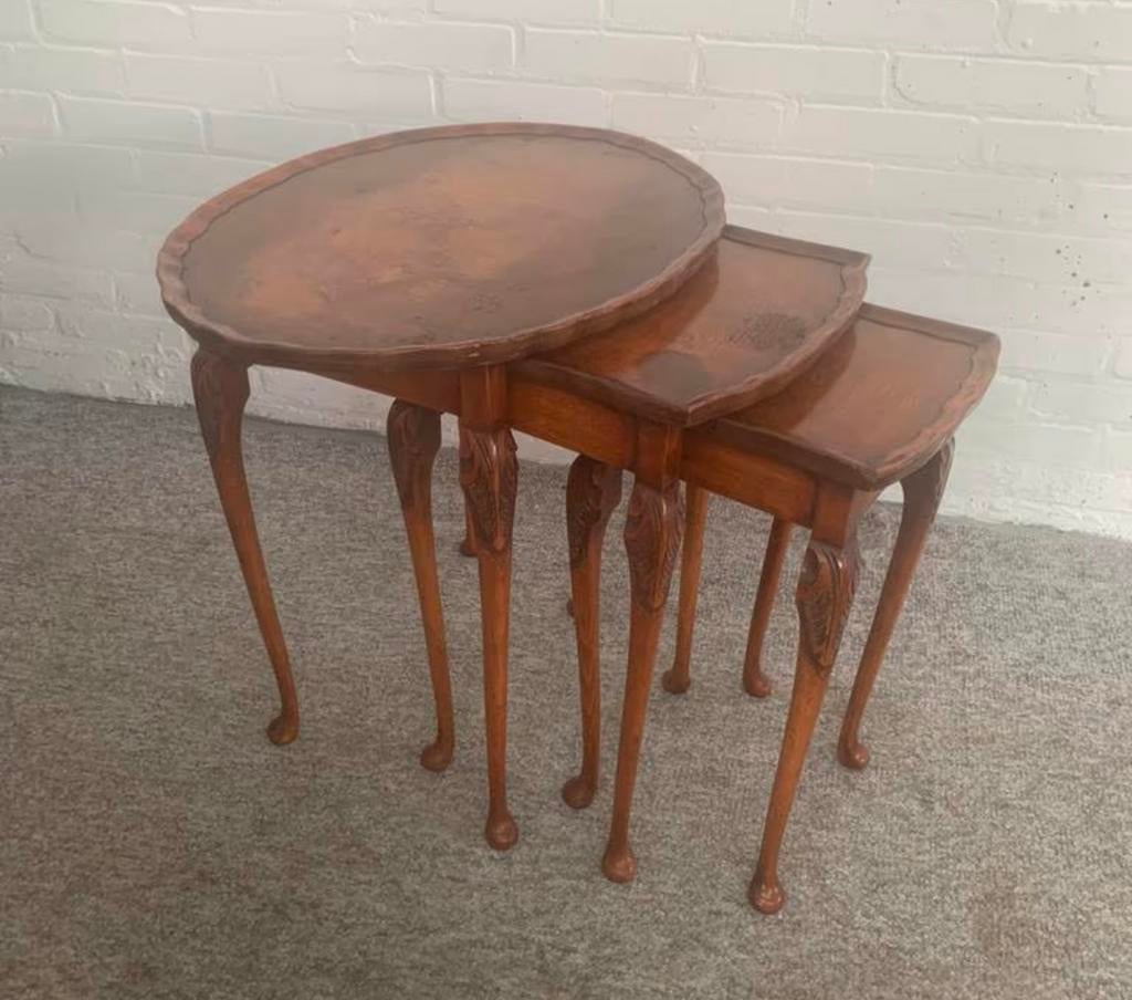 Tafel wortelnoten chippendale Bijzettafeltjes antiek., Ophalen of Verzenden