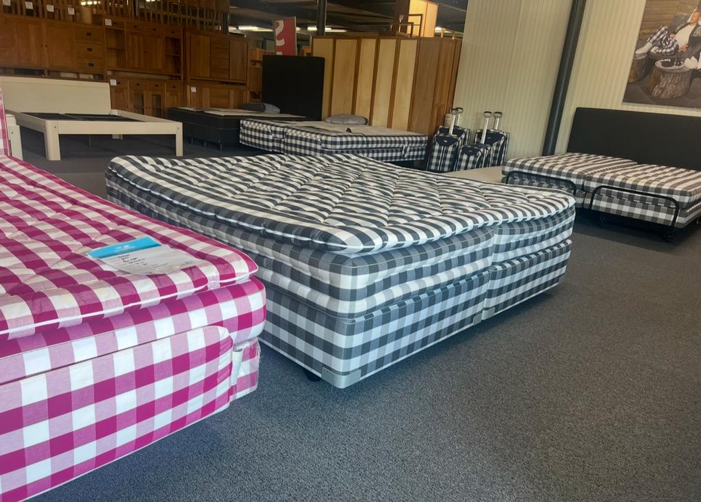 Hästens 2000T boxspring 210x200 inc BJX topper medium/firm