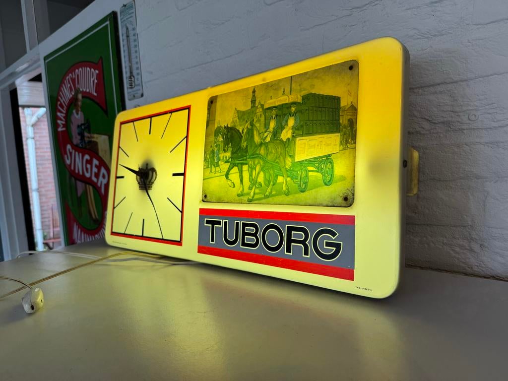 Vintage Tuborg Wandklok met Verlichting 1975, Ophalen, Gebruikt, Reclamebord, Plaat of Schild, Overige merken