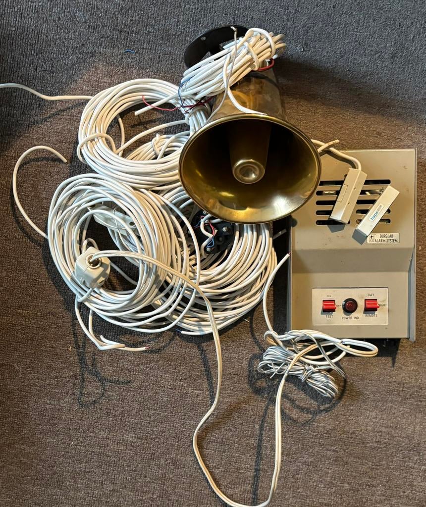 Inbraak set  met tril en magneet contacten, Ophalen of Verzenden, Zo goed als nieuw