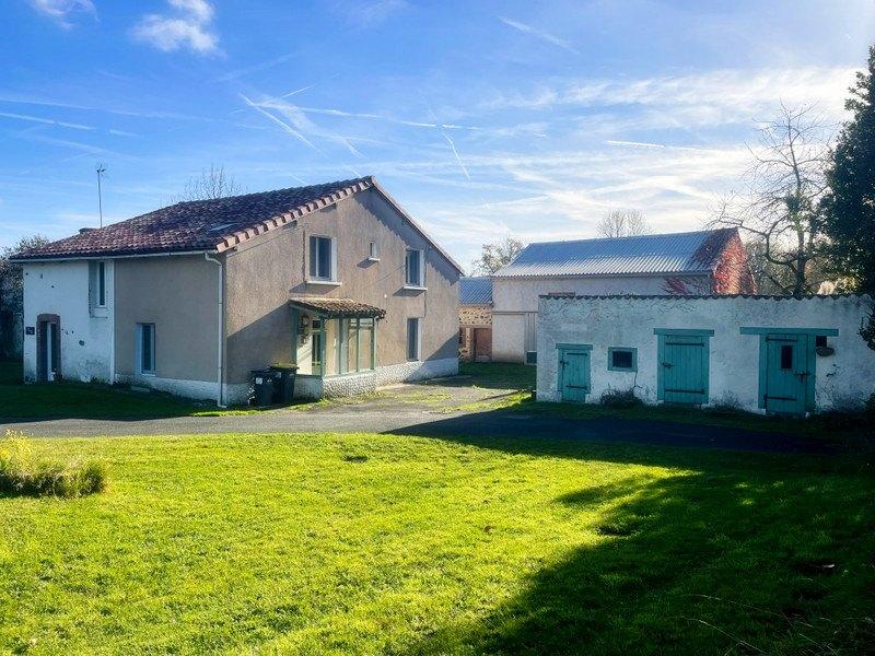 Woonhuis met gîte te koop in Asnières-sur-Blour (Vienne-86), 142 m², Asnières-sur-Blour, Frankrijk, Woonhuis