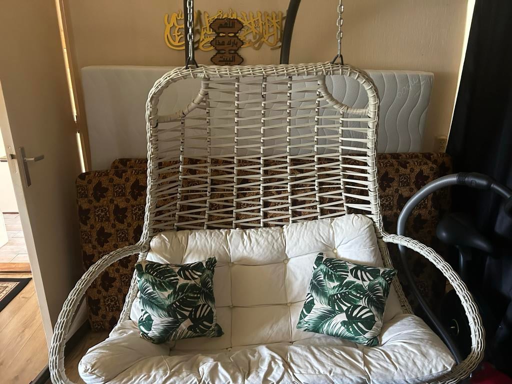Hangstoel - Perfect voor ontspanning!, Huis en Inrichting, Stoelen, Ophalen, Wit, Riet of Rotan, Zo goed als nieuw