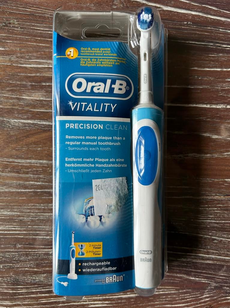 Nieuwe Oral B Vitality precision tandborstel met 2 min.Timer, Ophalen of Verzenden, Nieuw, Tandenborstel