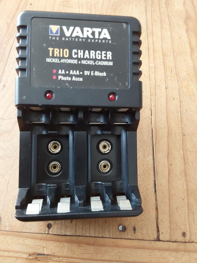 Te koop VARTA Oplader., Ophalen of Verzenden