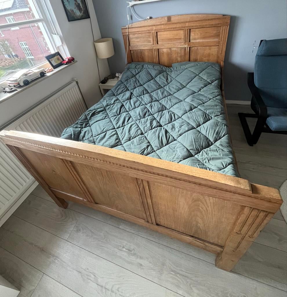 Mooie Twijfelaar eikenhout 180x135 met Houtsnijwerk, Huis en Inrichting, Slaapkamer | Bedden, Gebruikt, Twijfelaar, 180 cm, Overige maten