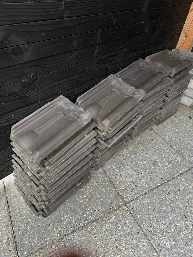 Monier dakpannen kruispan 45 stuks GRATIS, Ophalen, Steen of Klei, Zwart, Zo goed als nieuw