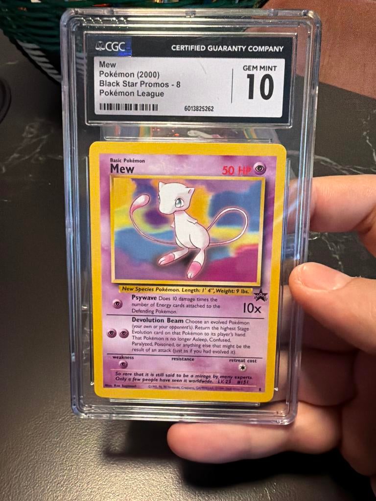 Mew Pokémon (2000) Black Star Promos - 8 CGC 10, Ophalen of Verzenden, Zo goed als nieuw, Losse kaart