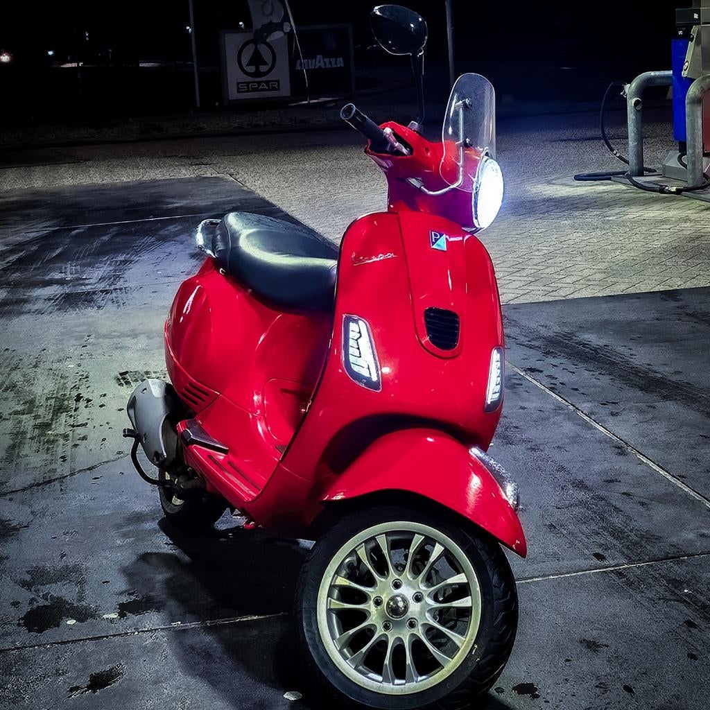 Vespa lx50 125cc leader, Fietsen en Brommers, Scooters | Vespa, Ophalen, 125 cc, Zo goed als nieuw, Benzine