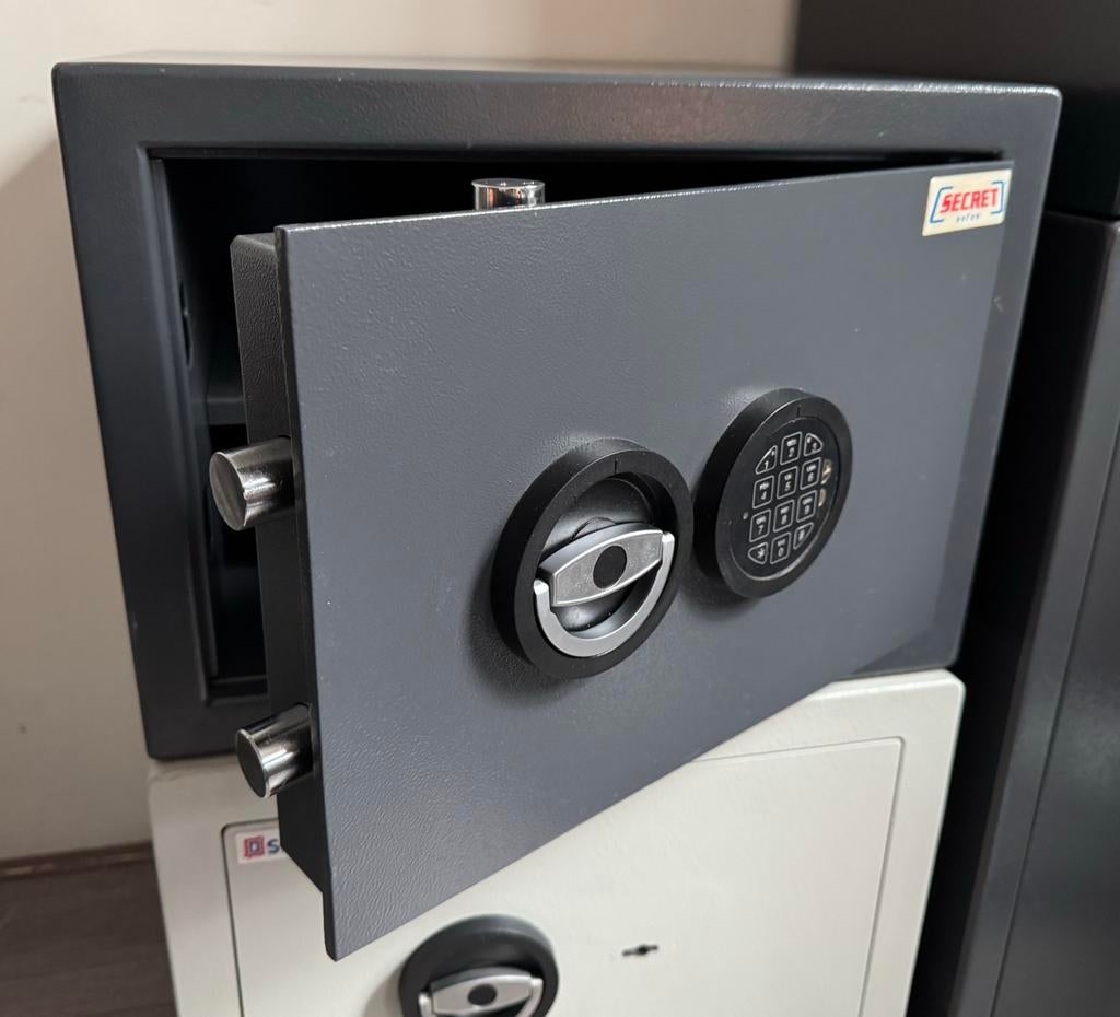 Zeer degelijke Sistec kluis en brandkast elo3 et3, Ophalen, Zo goed als nieuw, Brandkast