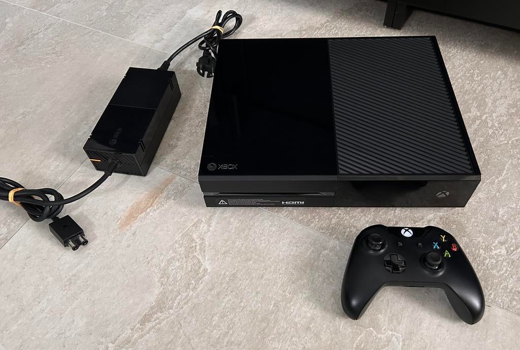 Xbox one met spel en controller, Spelcomputers en Games, Spelcomputers | Xbox One, Xbox One, Ophalen of Verzenden, Met 1 controller