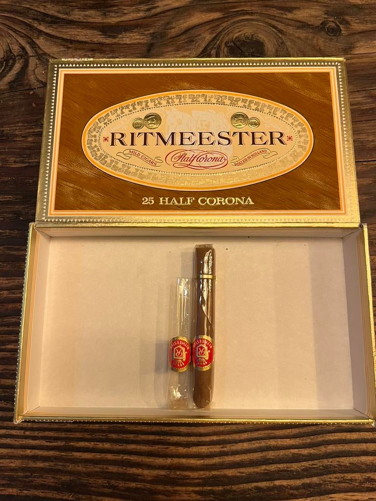 Ritmeester sigarendoos  (zonder sigaar) voor halve coronas, Verzamelen, Ophalen of Verzenden, Zo goed als nieuw, Sigarenbandjes