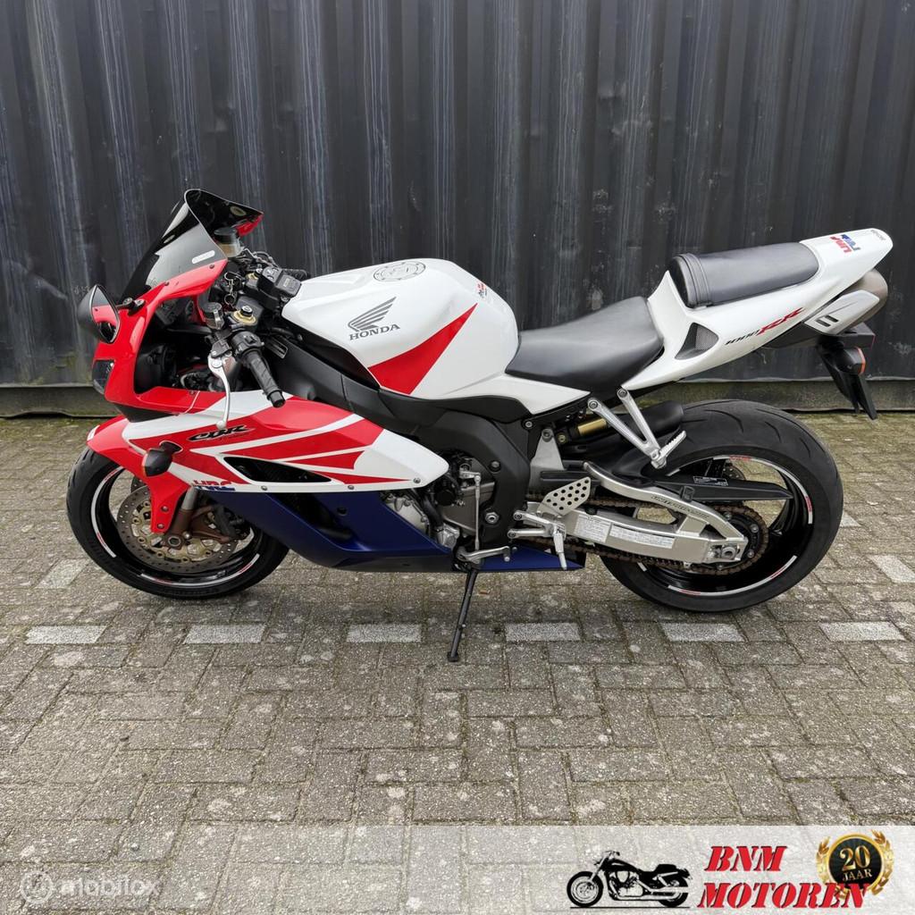 Honda CBR 1000RR Fireblade - foto 2