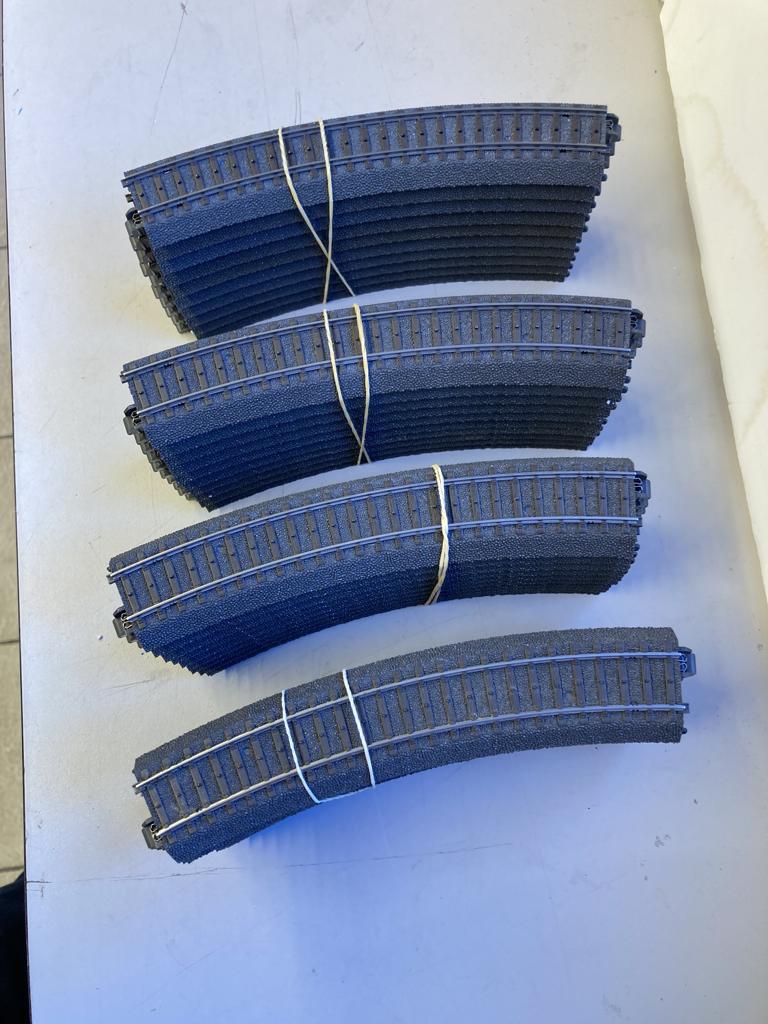Te Koop 40 stuks C Rails bochten 24130, Gelijkstroom, Rails, Ophalen of Verzenden, Zo goed als nieuw