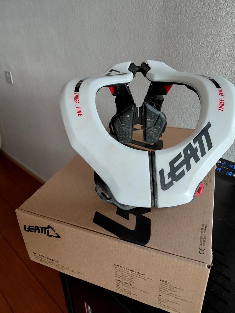 Leatt neckbrace junior, Ophalen of Verzenden, Tweedehands