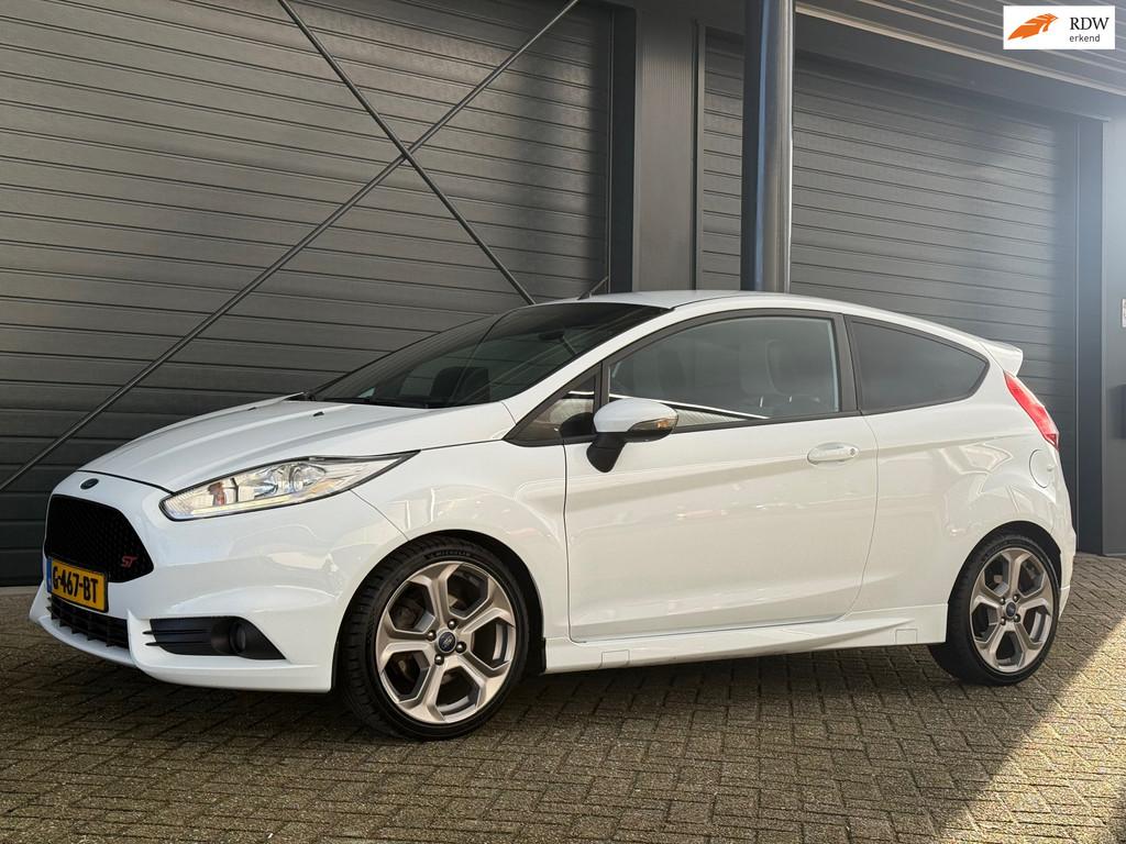 Ford Fiesta 1.6 ST2 182PK, Nieuwe Distributie, Stoelverwarm., Voorwielaandrijving, 1596 cc, 1063 kg, Gebruikt