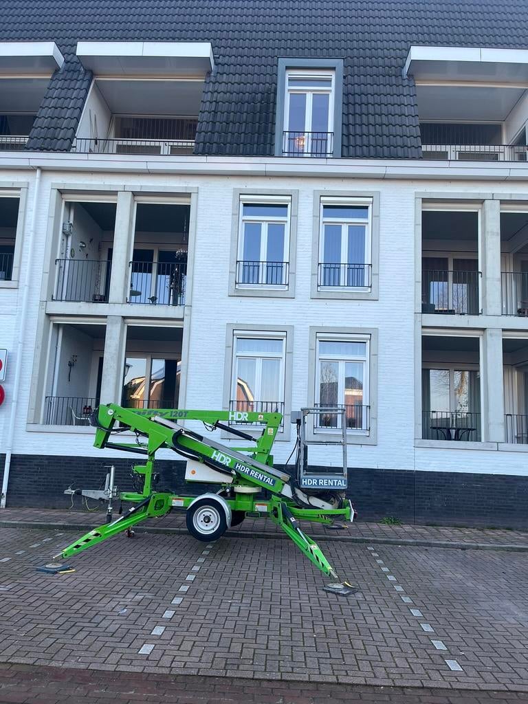 Aanhangwagenhoogwerker te huur ,knikarmhoogwerker te huur, Ophalen of Verzenden