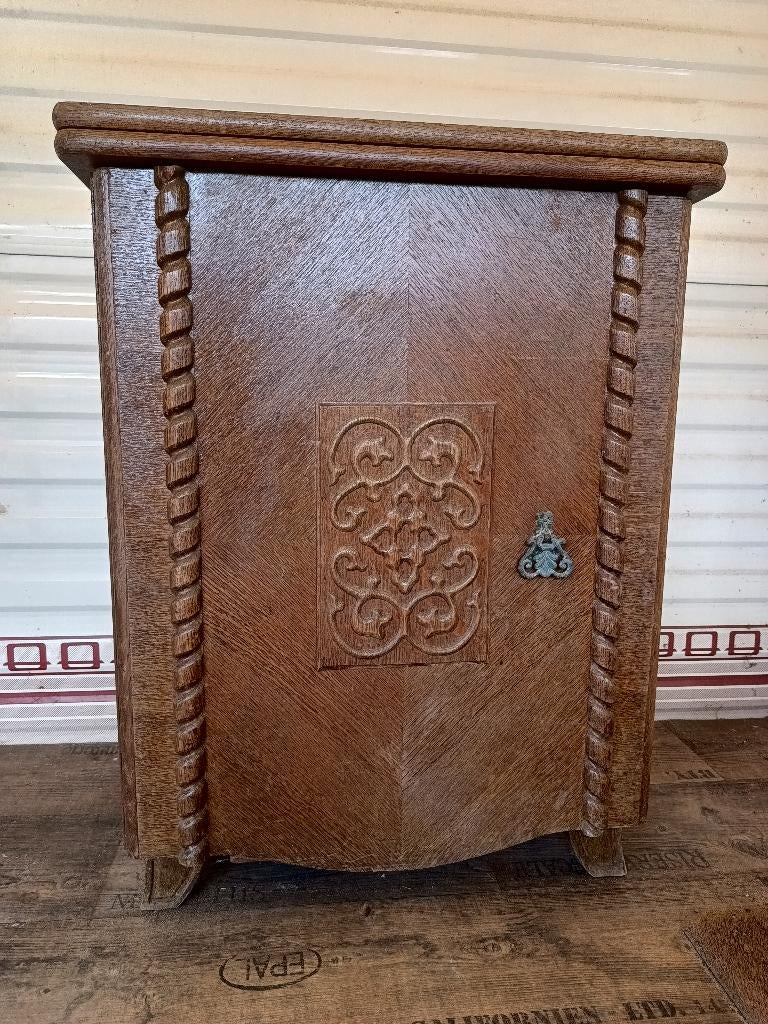 Naaimachine kast, Ophalen