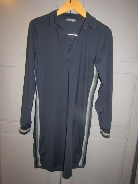 G814 Geisha mt M (38) jurk donkerblauw bies travelstof, Maat 38/40 (M), Geisha, Zo goed als nieuw, Knielengte